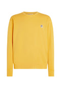Gelbes Sweatshirt mit langen Ärmeln, Rundhalsausschnitt, gerippten Bündchen und Saum, mit einem kleinen runden Logo auf der linken Brust. Weiches Baumwollmaterial.