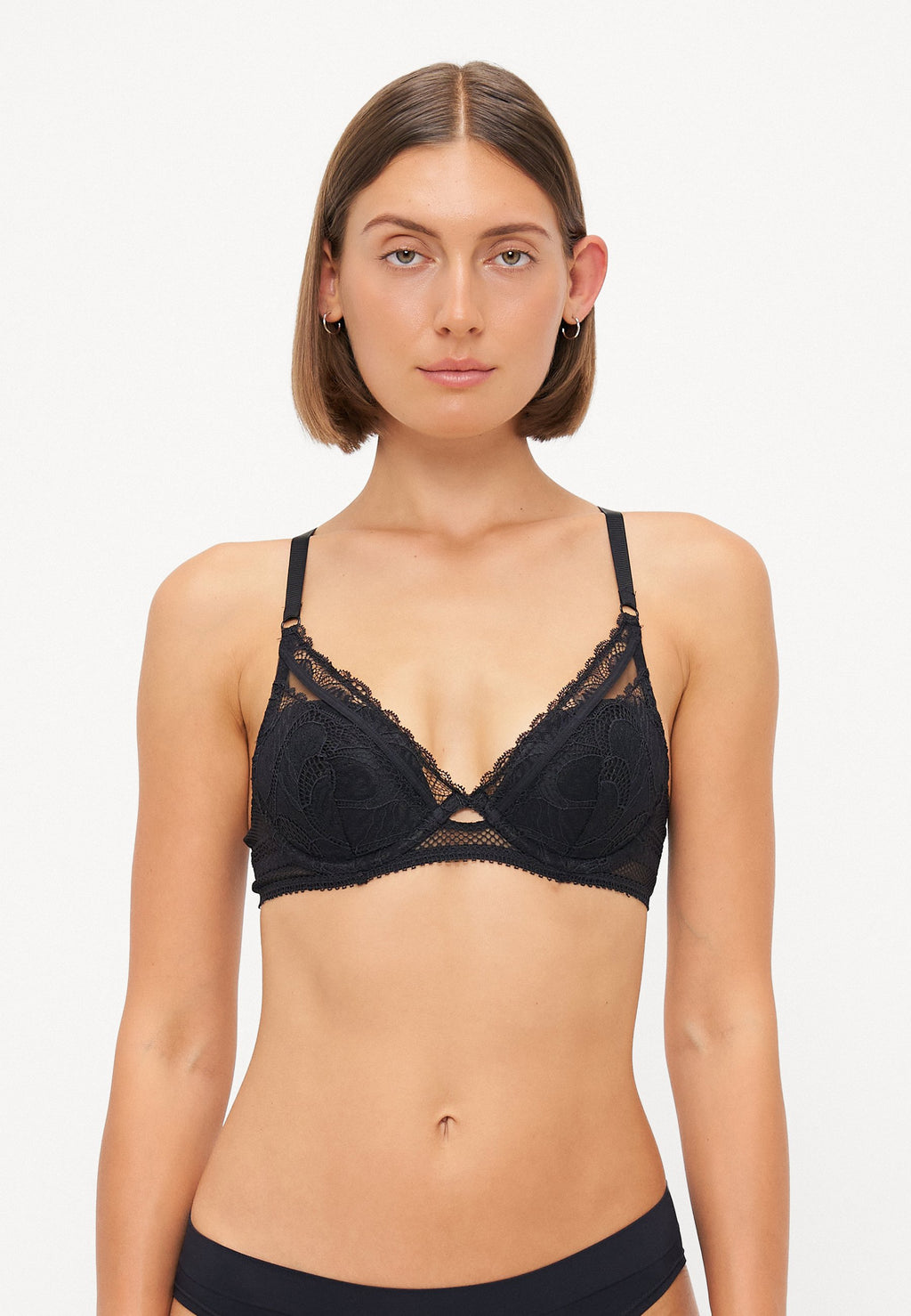 PLUNGE BRA Media 3