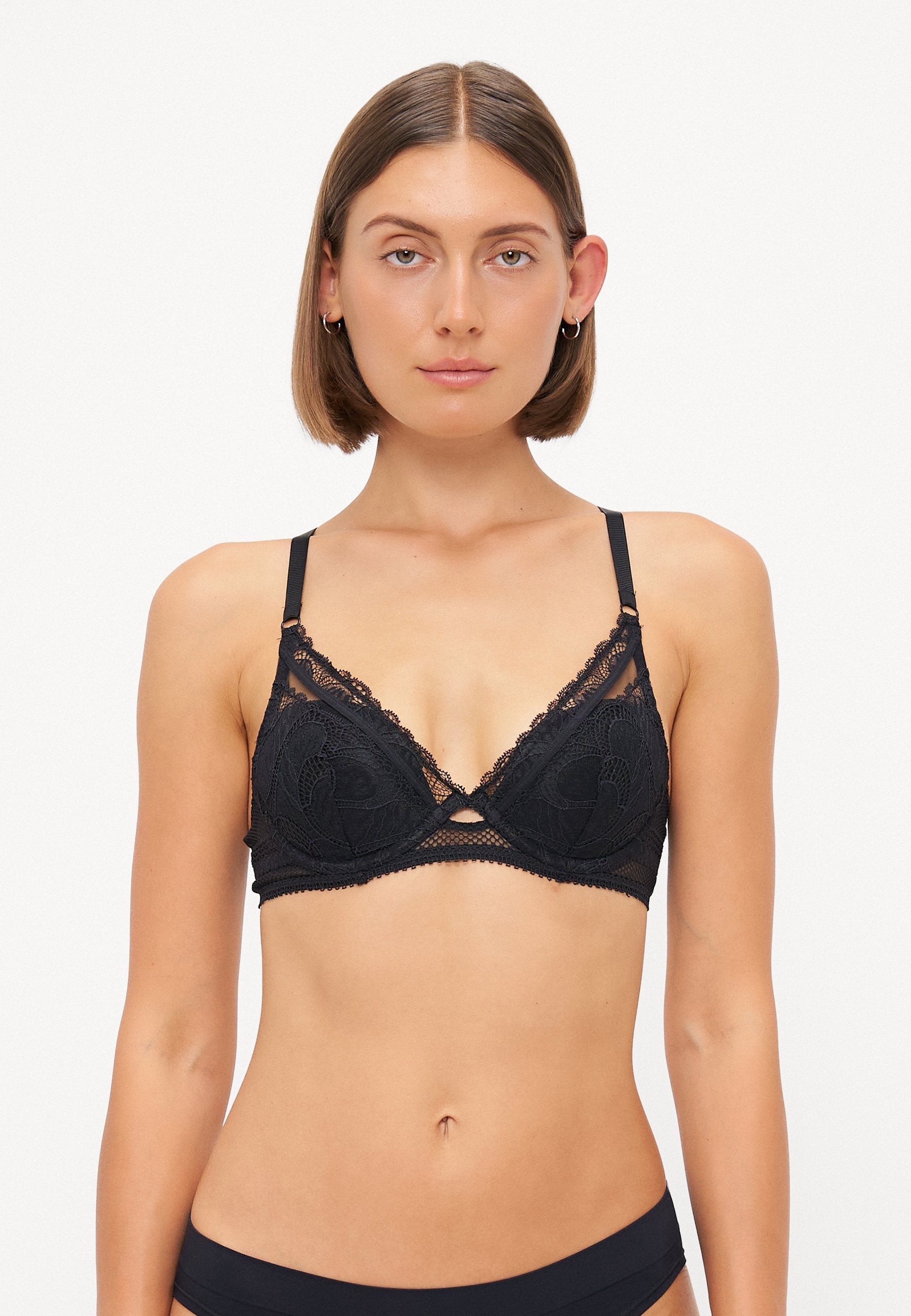 PLUNGE BRA Media 3