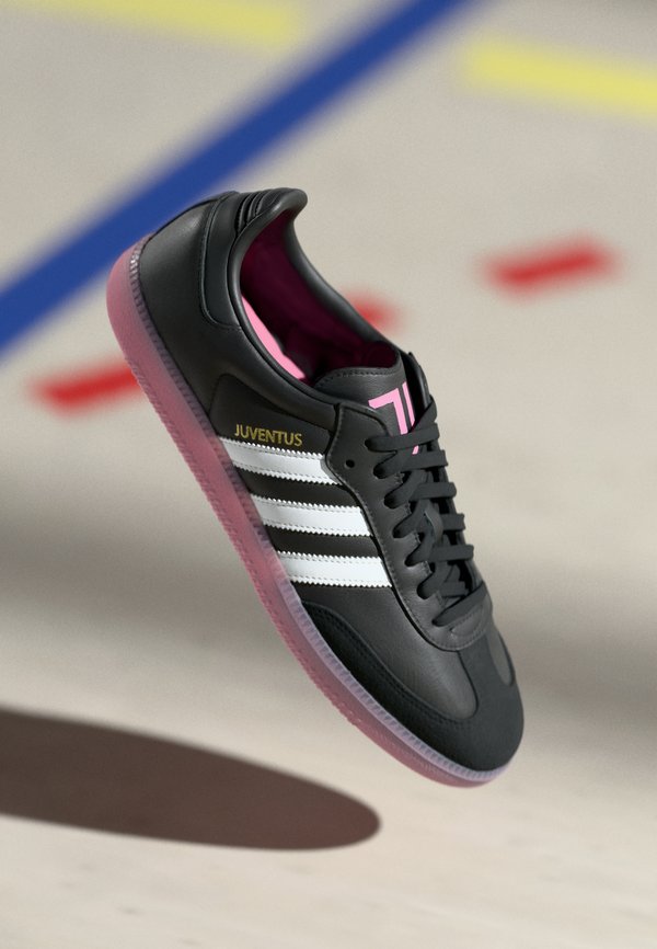 adidas Originals SAMBA LICENSED - Indoor football boots - core black/footwear white/bliss pink