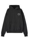 Schwarzer Kapuzenpullover, oversized Design, weicher Stoff, frontale Kängurutasche, gerippte Bündchen und Saum, mit einem runden Grafiklogo auf der Brust.