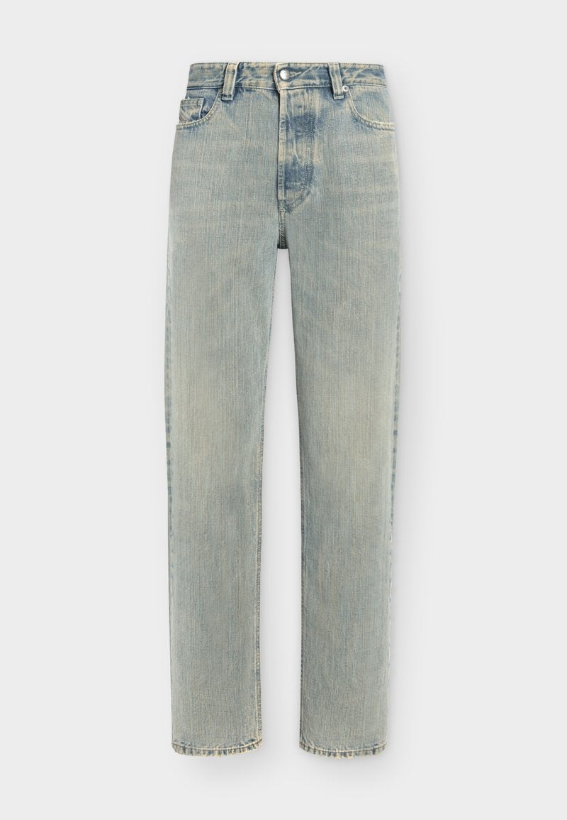 Hellblaue, gewaschene Denim-Jeans mit geradem Bein, Fünf-Taschen-Stil und einem Metallknopfverschluss am Bund.