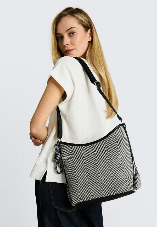 TOM TAILOR TOM TAILOR BAGS TTMIRELLE S BEUTELTASCHE IN BAST-OPTIK - Cross body bag - schwarz   black