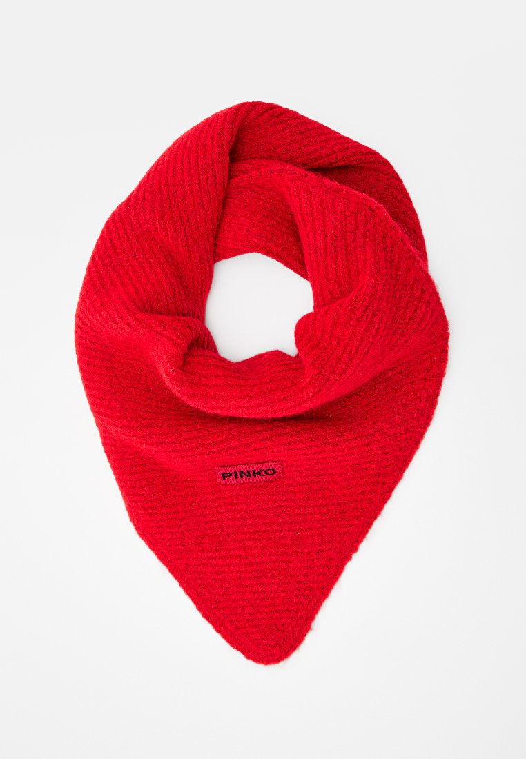 Roter dreieckiger Strickschal mit strukturiertem Muster und einem kleinen "PINKO" Stoffetikett vorne.