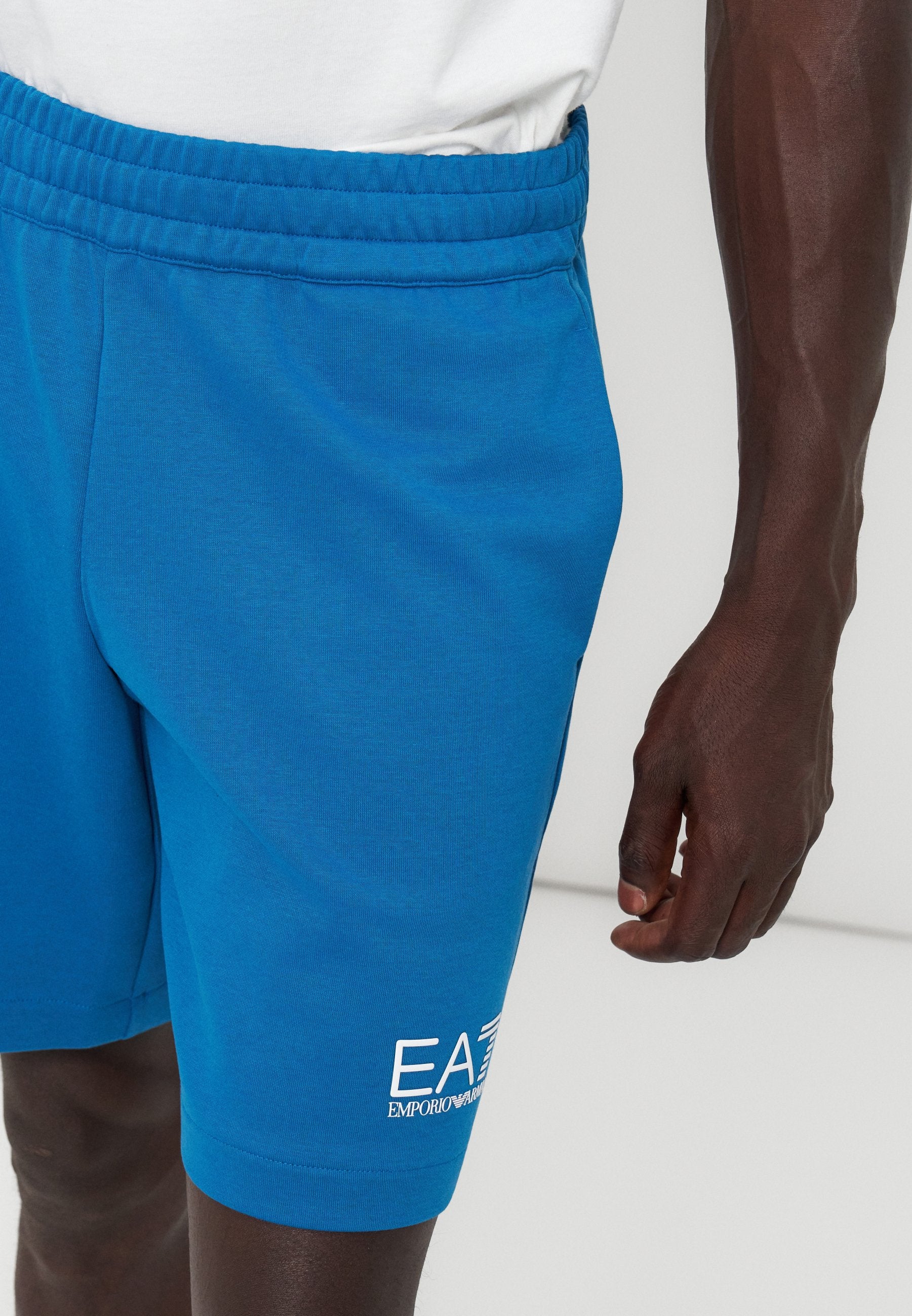 EA7 Emporio Armani Kurze Sporthose Media 7