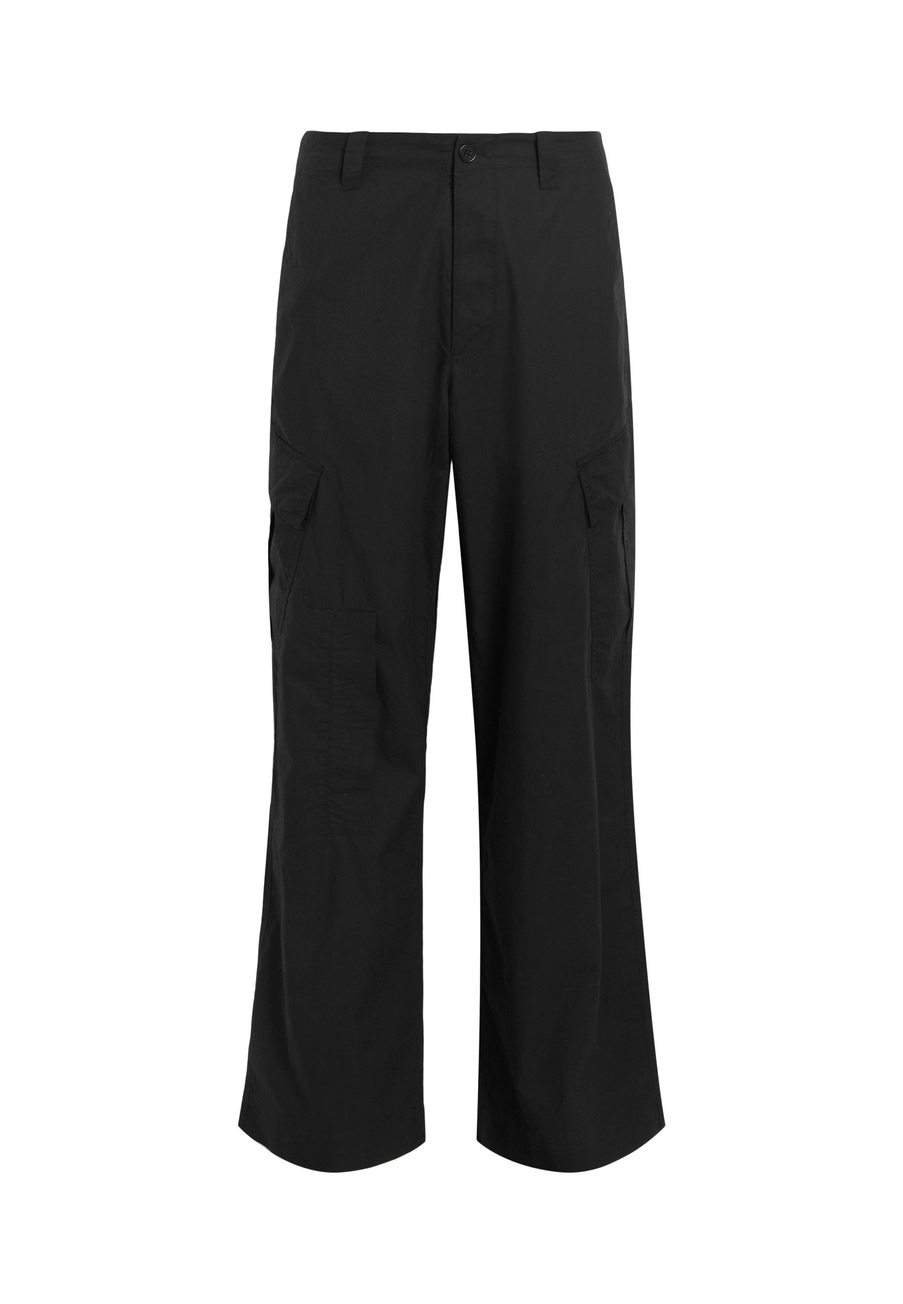 Schwarze Cargo-Hose aus leichtem Stoff, mit entspannter Passform, zwei großen Seitentaschen und Knopfverschluss.