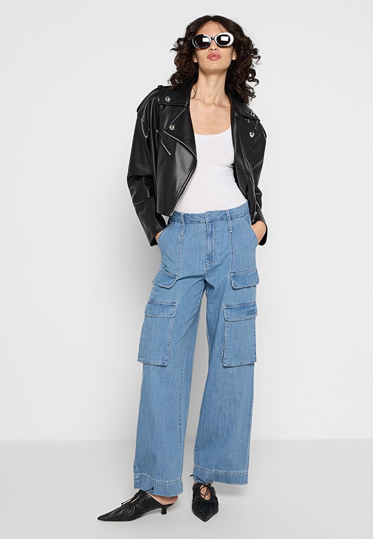 DKNY