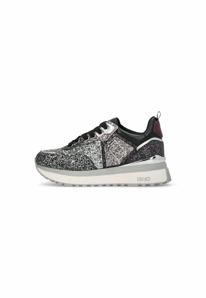 SNEAKERS Media 1