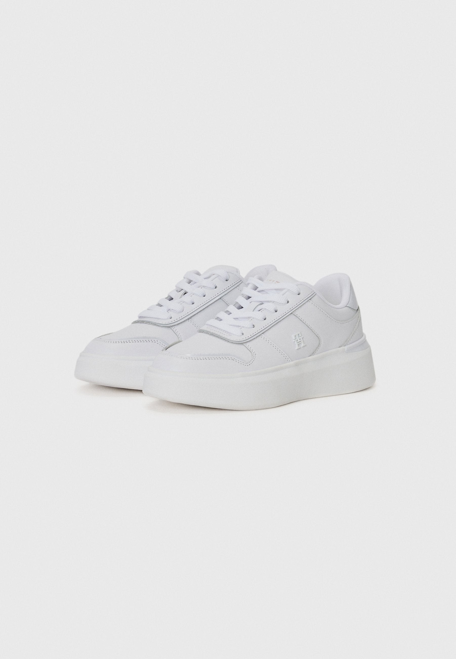 SNEAKER Media 2