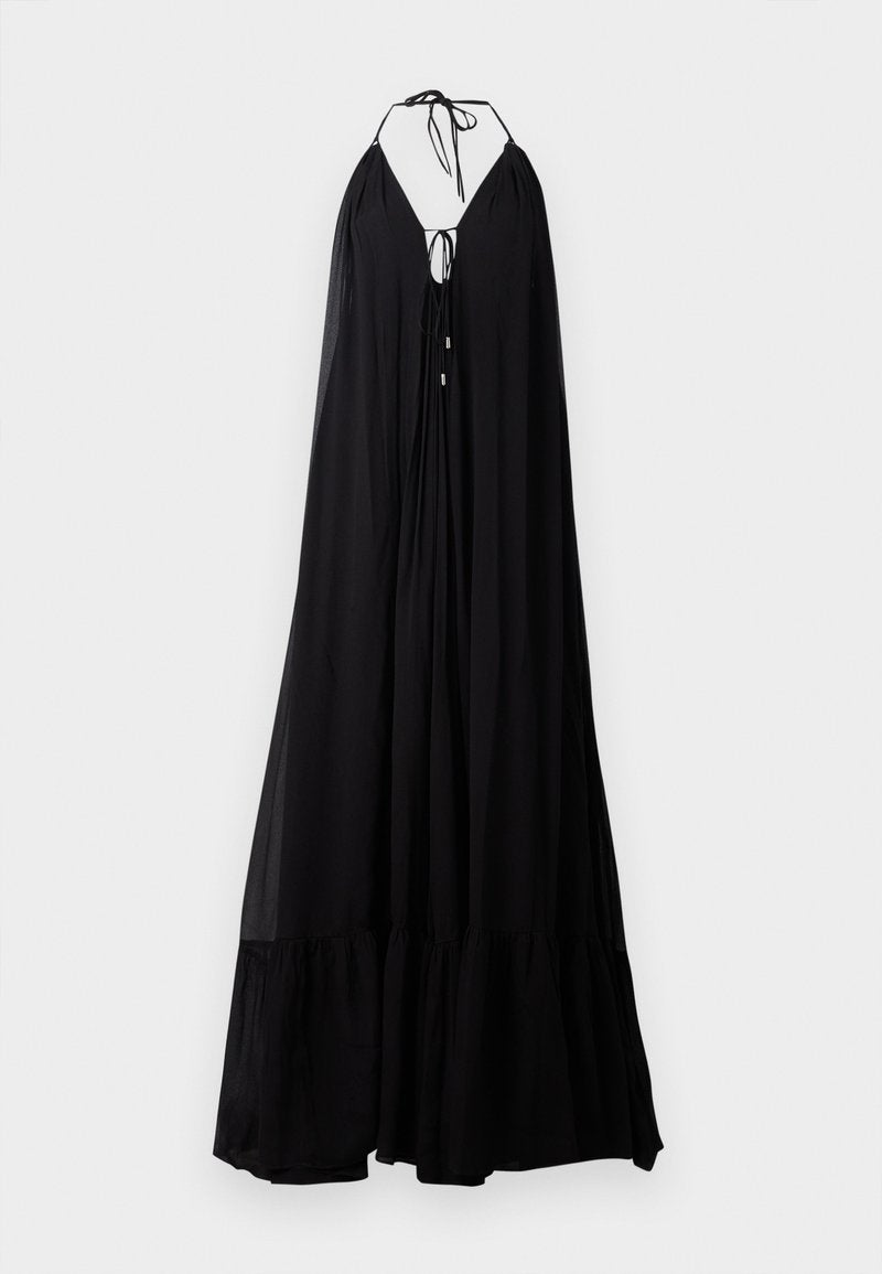 Schwarzes Maxikleid mit Halterneck, tiefem V-Ausschnitt und Bindeschnürung. Es hat eine fließende Silhouette und einen rüschierten Saum. Leichter Stoff.