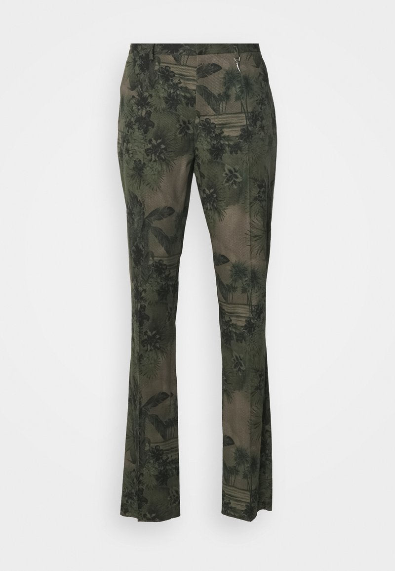 Hosen in einem grün-braunen Blumenmuster, mit einem ausgestellten Design, leichtem Stoff und einer strukturierten Oberfläche, sowie einem Reißverschluss.