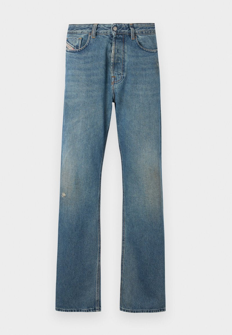 Blaue Jeans aus Denim mit geradem Bein, leicht verblasst, mit Fronttaschen und einem Knopfverschluss am Bund.