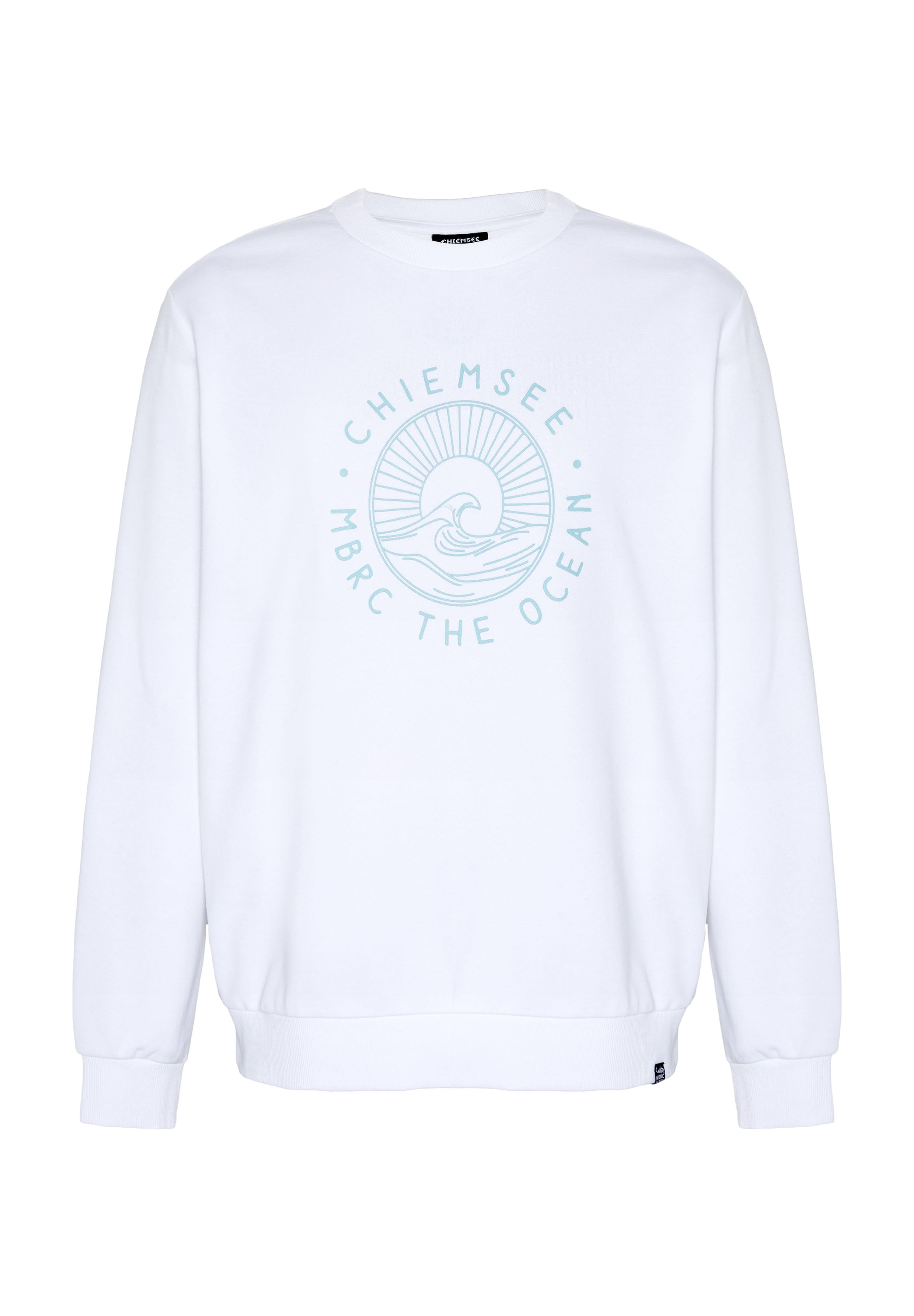 Weißes Sweatshirt mit langen Ärmeln, hellblauer kreisförmiger Wellen-Grafik und den Schriftzügen „Chiemsee“ und „MBRC The Ocean“ auf der Vorderseite.