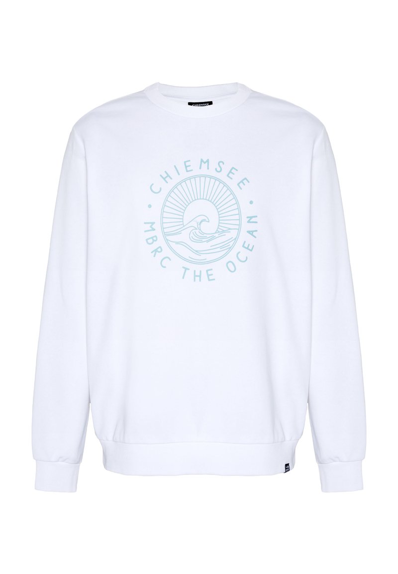 Weißes Sweatshirt mit langen Ärmeln, hellblauer kreisförmiger Wellen-Grafik und den Schriftzügen „Chiemsee“ und „MBRC The Ocean“ auf der Vorderseite.