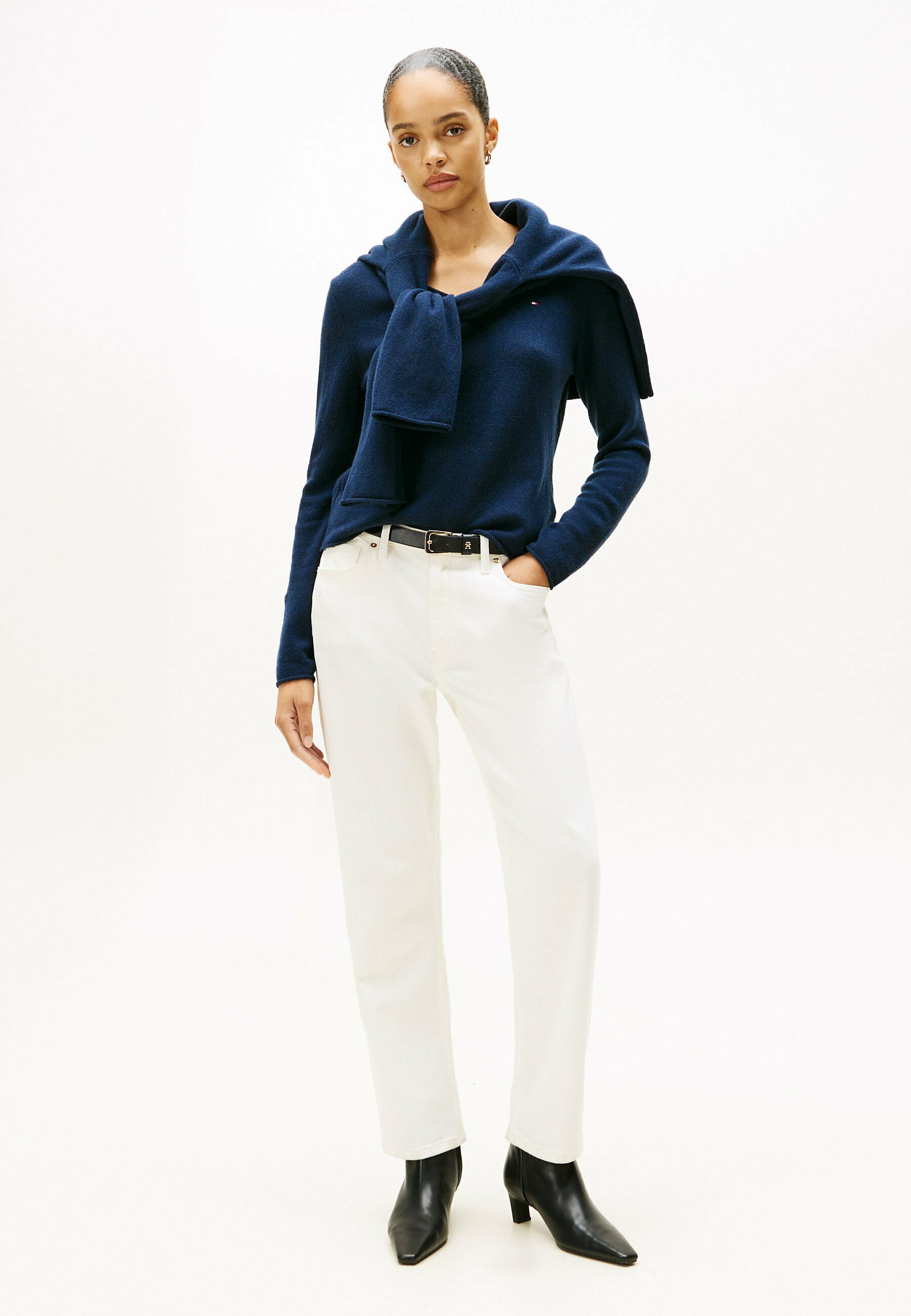 V-NECK SOFT Media 2