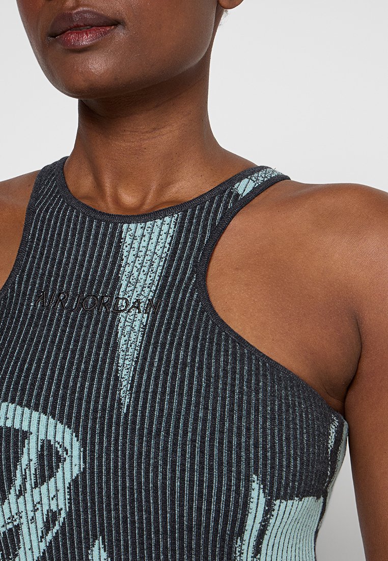 Nike Performance
