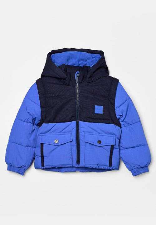 Blauer und dunkelblauer gefütterter Kapuzenjacke für Kinder mit Frontreißverschluss, zwei Klappentaschen, elastischen Bündchen und einem kleinen Logopatch auf der Brust.