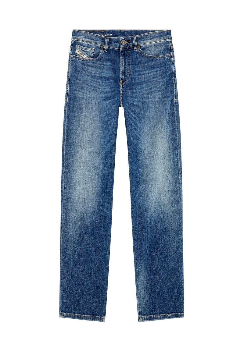 Dunkelblaue Denim-Jeans mit geradem Schnitt, subtiler Ausbleichung, Fünf-Taschen-Design und einem Metallknopfverschluss am Bund.
