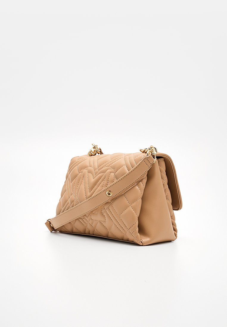 Love Moschino