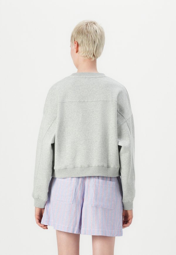 GAP WEDGE SEAMED CREW