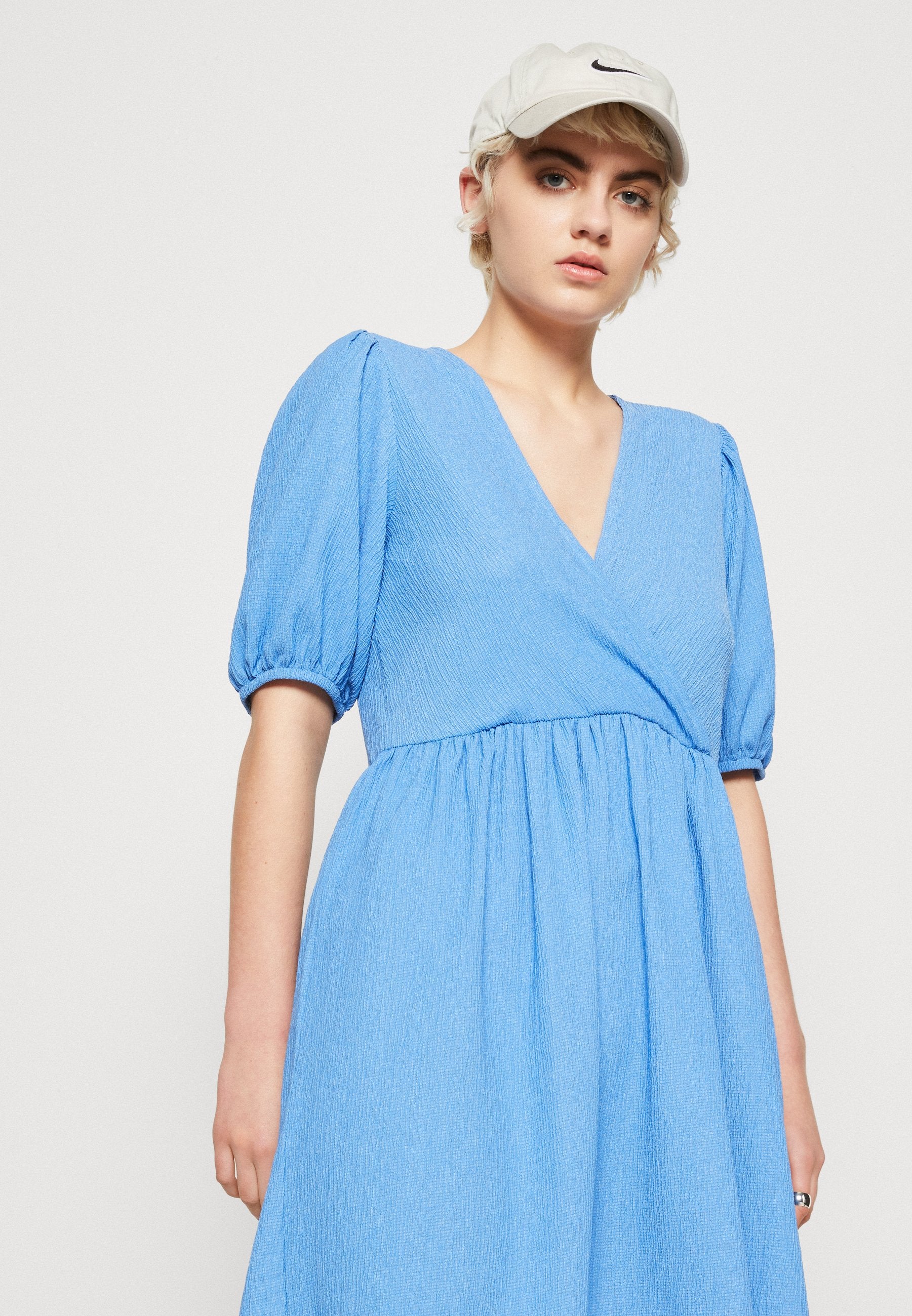 Pieces PCLUNA V NECK SHORT DRESS
