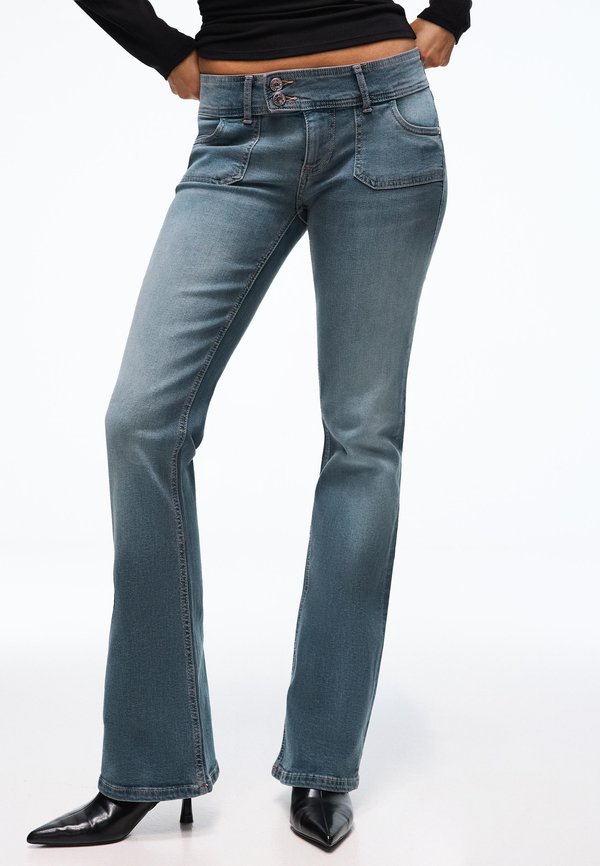 Bershka LOW-RISE - Bootcut jeans - dark blue