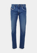 Herren Jeans in gerader Passform aus blauen Denim mit Knopf- und Reißverschluss, fünf Taschen und leichten Verblassungen an Oberschenkeln und Knien.