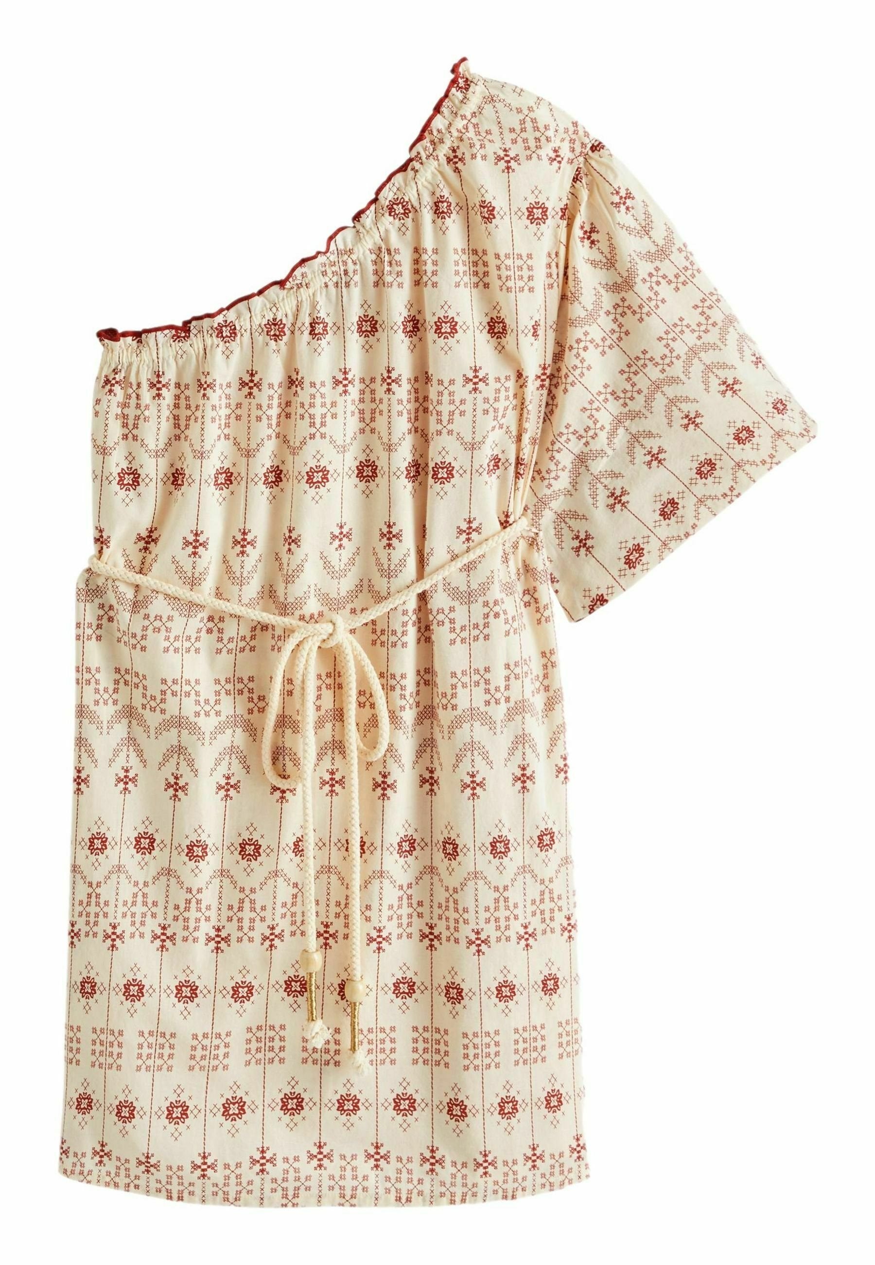 Cremiges, schulterfreies Kleid mit roten geometrischen Mustern, kurzen Ärmeln, elastischem Ausschnitt und Stoffbindegürtel in der Taille.