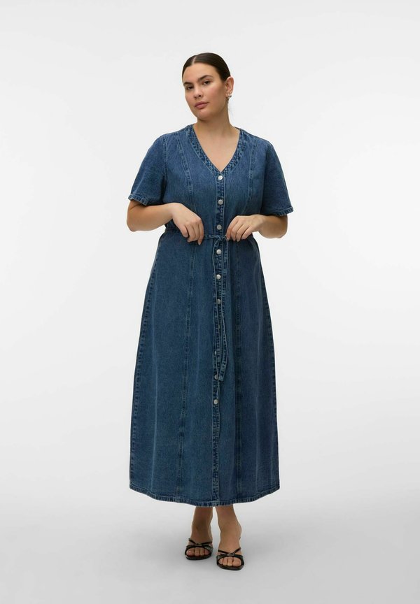 Vero Moda Curve Denim VMCJANINA Long - Denim dress - medium blue denim