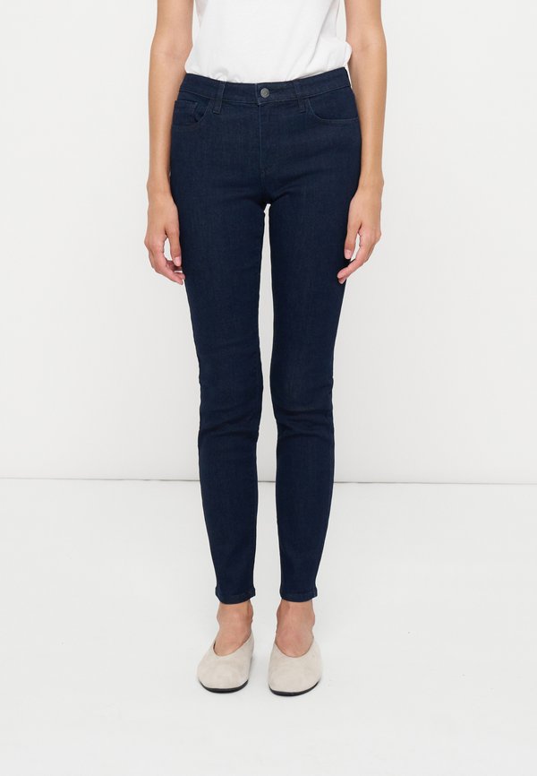 Armani Exchange