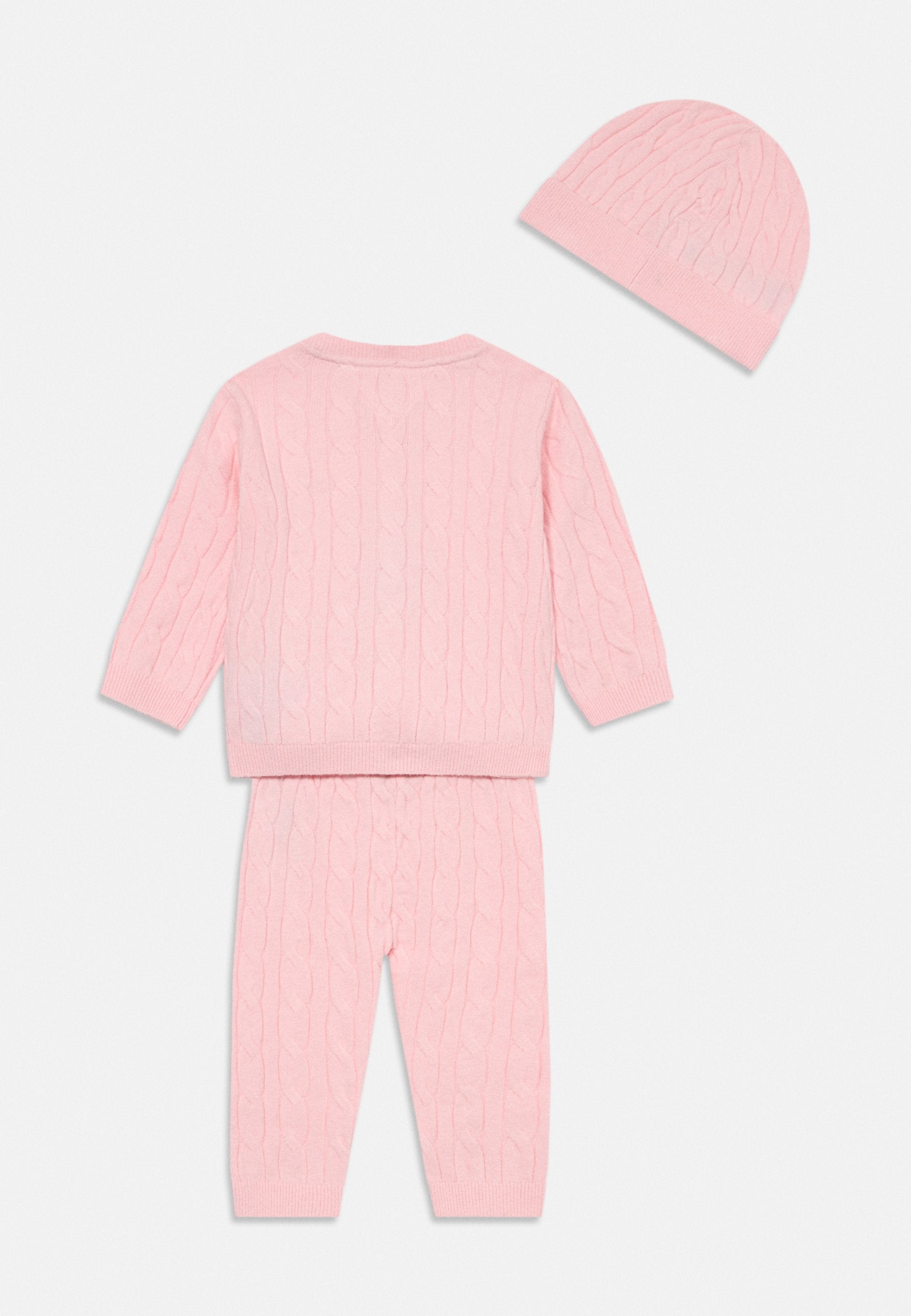 THREE-PIECE OUTFIT GIFT BOX Media 4