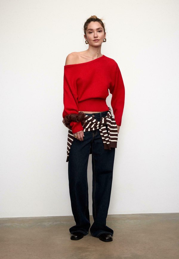 Stradivarius SOFT-TOUCH BOAT NECK SWEATER