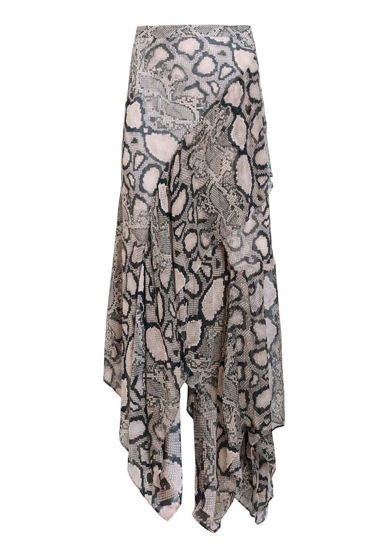 Asymmetrischer Wickelrock im Reptilienmuster. Der Stoff zeigt Schattierungen von Grau, Creme und Schwarz mit einem fließenden, strukturierten Design und geschichteten Details.