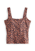Leopardenmuster-Top mit quadratischem Ausschnitt, aus glattem Stoff. Hat schwarze Flecken auf einem rost-orangefarbenen Hintergrund und breite Träger.