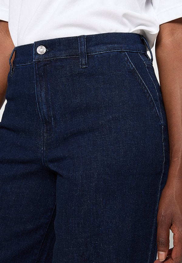 DKNY