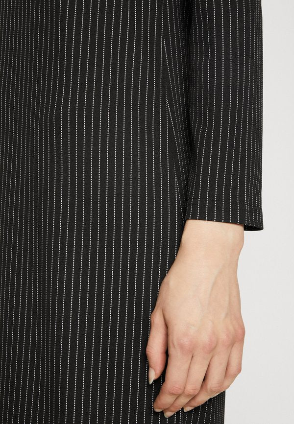 Vero Moda Tall VMMONI 7/8 SHORT DRESS