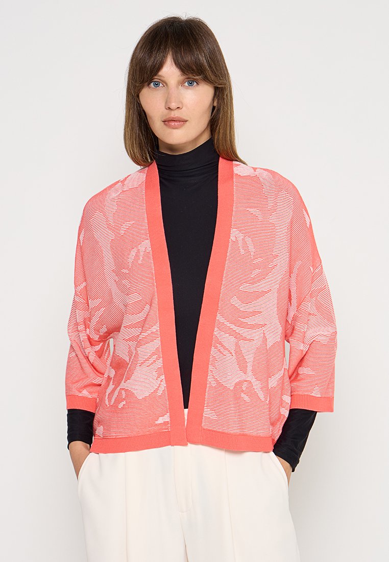 comma Strickjacke Media 1