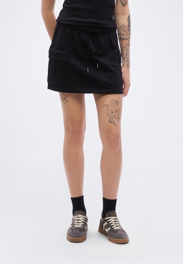 Calvin Klein Jeans MONOGRAM CARGO SKIRT