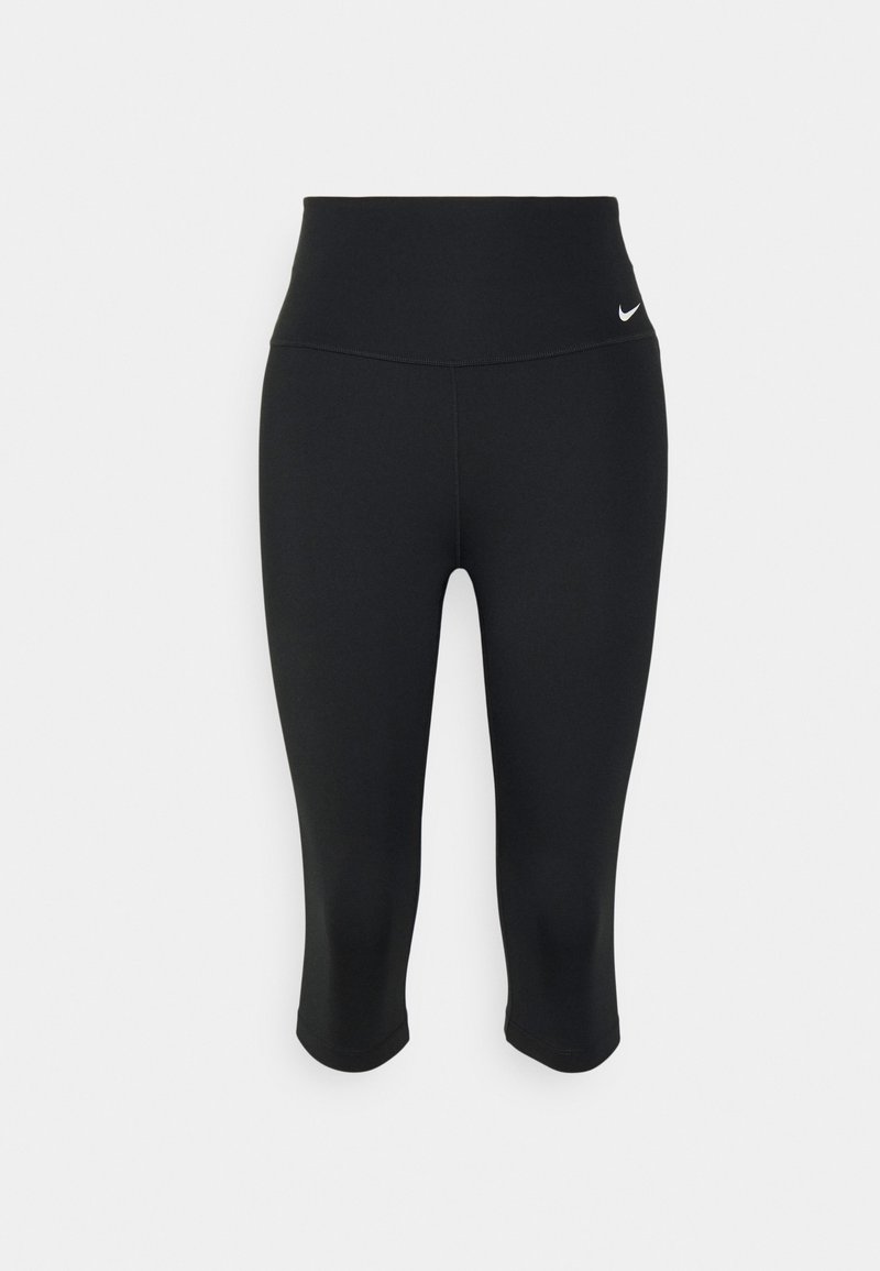 Schwarze Capri-Leggings mit hohem Bund, aus dehnbarem Material gefertigt. Verfügt über ein kleines weißes Logo auf der linken Hüfte. Glatte Textur, enganliegendes Design.