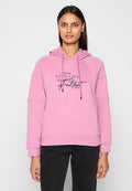 Hellrosa Kapuzenpullover mit einer vorderen Tasche, verstellbarer Kapuze und marineblauem Text mit der Aufschrift „LIVE LIFE TO THE FULLEST“. Lockerer Schnitt und gerippte Bündchen.