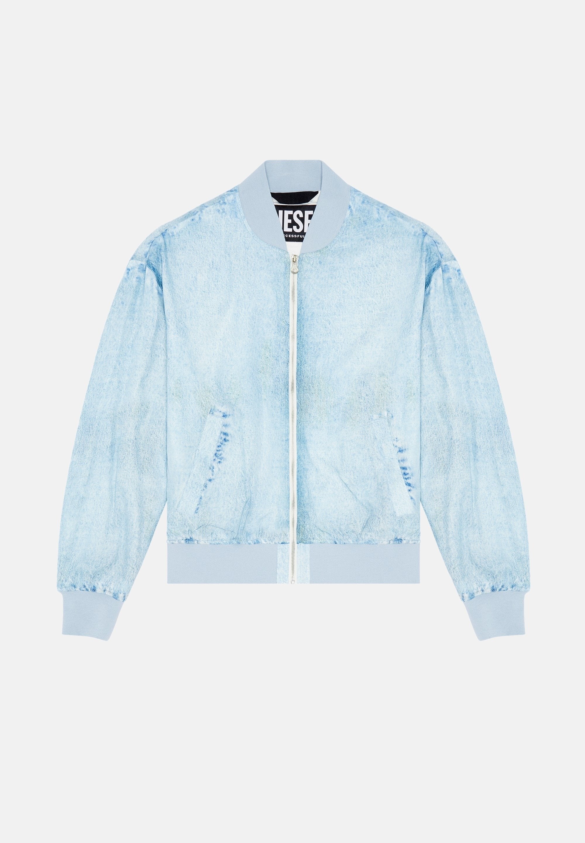 Hellblaue Bomberjacke mit Reißverschluss vorne, gerippten Bündchen und Kragen, aus einem strukturierten Stoff und mit zwei Seitentaschen.