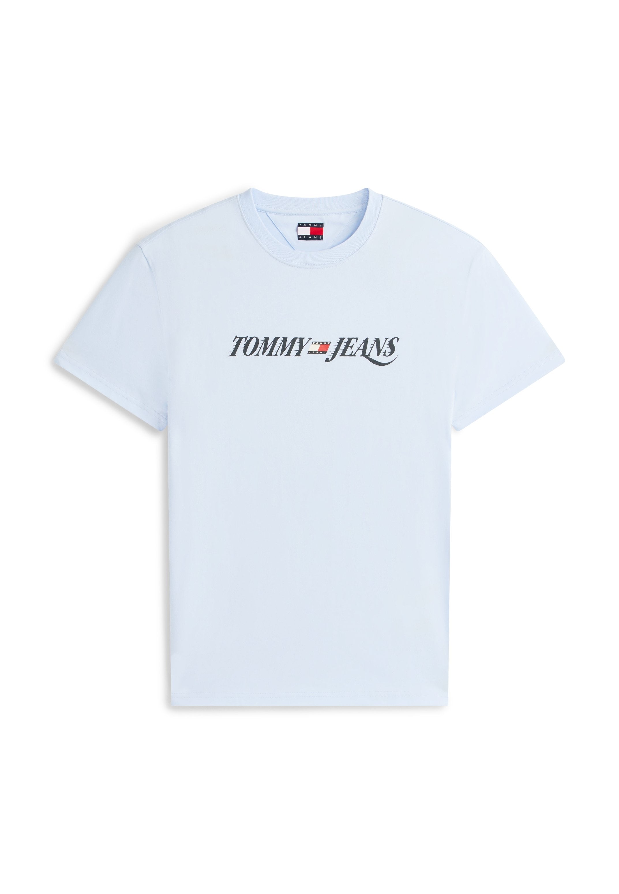 Hellblaues T-Shirt mit kurzen Ärmeln und dem "TOMMY JEANS"-Logo sowie Flaggen-Design in der Mitte der Brust.