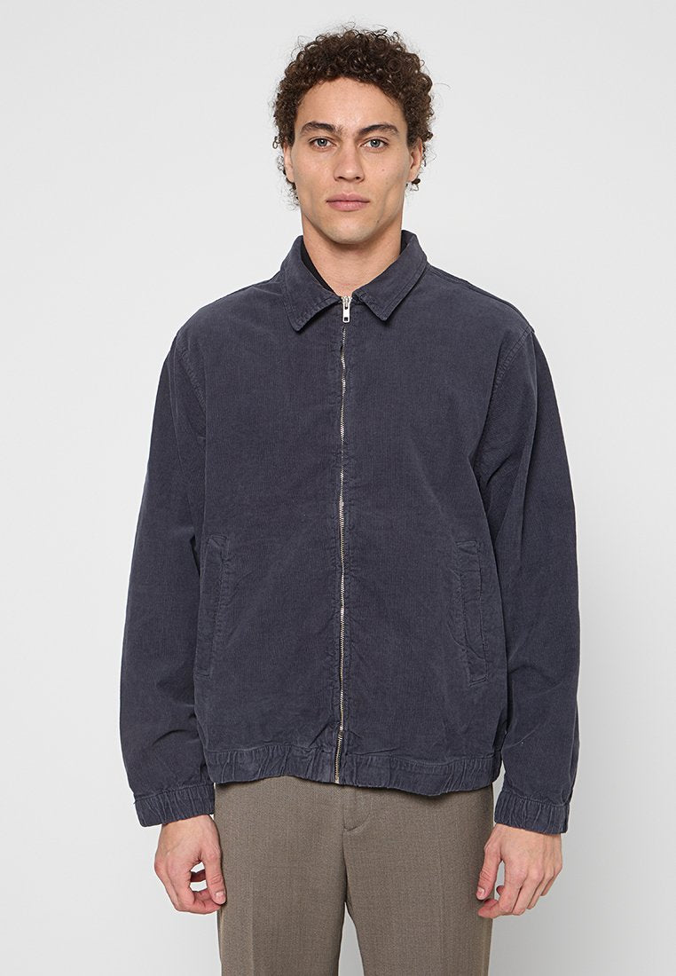REGULAR FIT Media 1