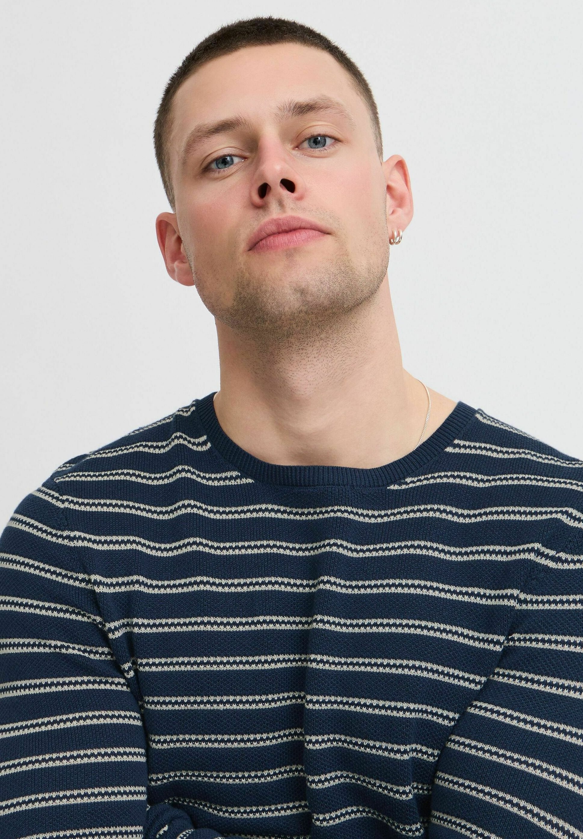 BHAJLAN FINE KNIT STRIPED Media 5
