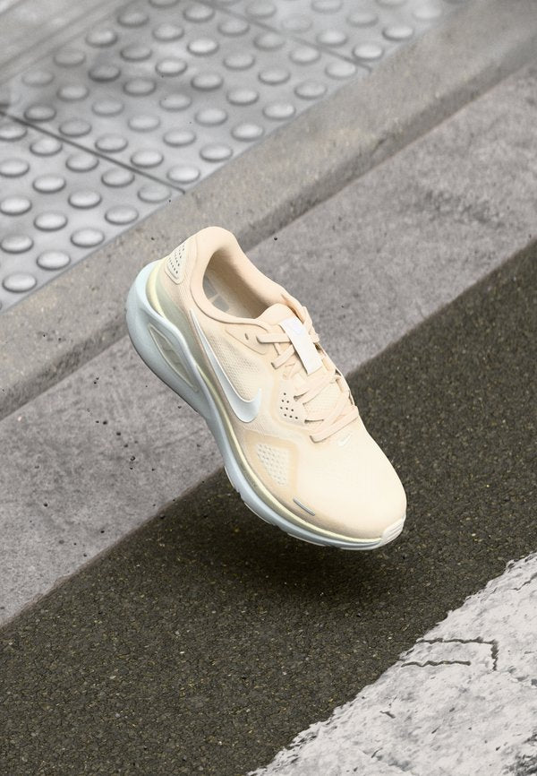 Nike Performance STRUCTURE 26 - Road running shoes - chalk/white/sea glass/light smoke grey/pure platinum-coloured