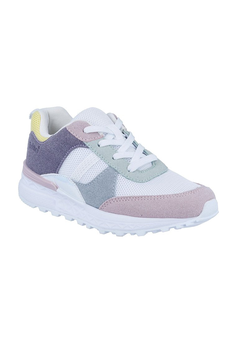 Weißer Sportschuh mit pastellfarbenen rosa, grünen, lila und gelben Wildleder- und Mesh-Einsätzen, weißen Schnürsenkeln und einer strukturierten weißen Sohle.