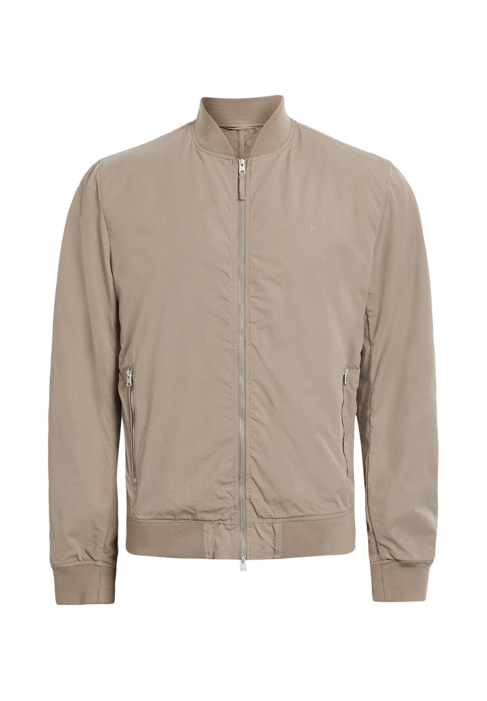 Beige Bomberjacke mit einem Reißverschluss vorne, geripptem Kragen und elastischen Bündchen. Verfügt über zwei seitliche Reißverschlusstaschen und einen kleinen Logo-Akzent auf der Brust.