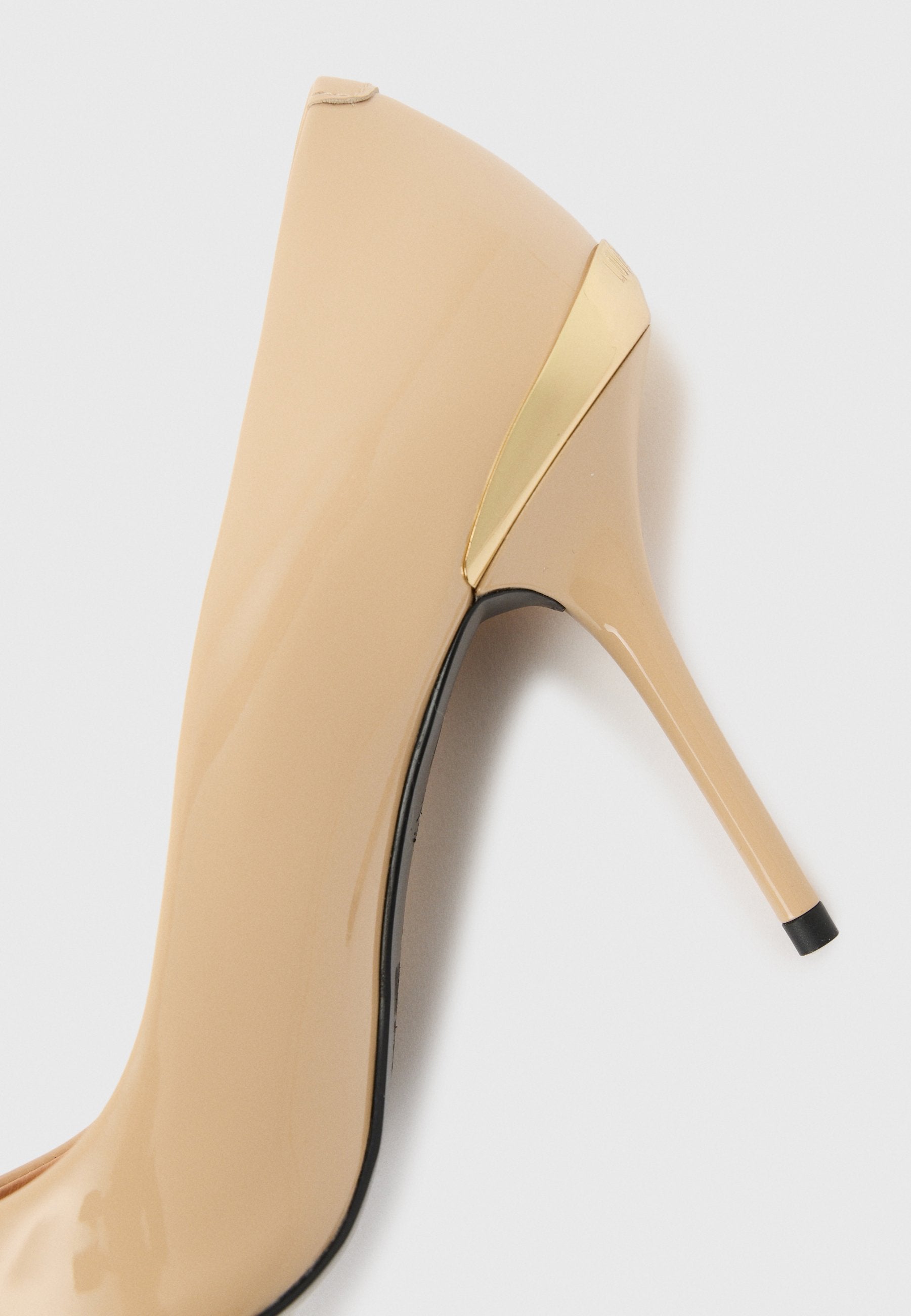 Love Moschino SPOILER