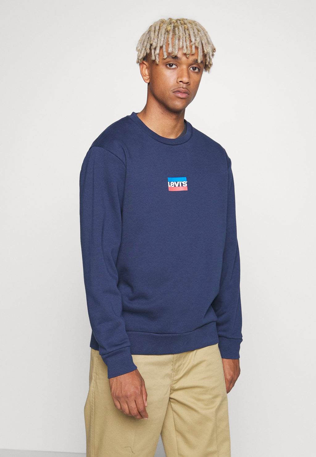 Levi's® STANDARD FIT GRAPHIC CREWNECK SWEATSHIRT
