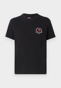 Schwarzes Baumwoll-T-Shirt mit kurzen Ärmeln und Rundhalsausschnitt, mit einem rot-weißen Grafikdruck, der "TOMMY JEANS NEW YORK CITY" sagt.